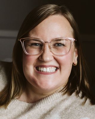 Photo of Dr. Alise Novak, Psychologist, PsyD, LP, PMH-C, IPPE-C