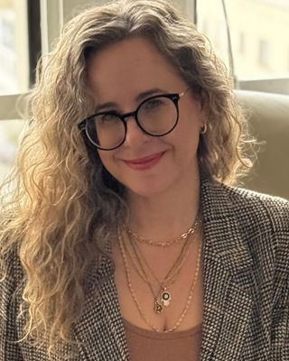 Photo of Elyse Springer, Marriage & Family Therapist, MA-CLPT, MFT, PMH-C