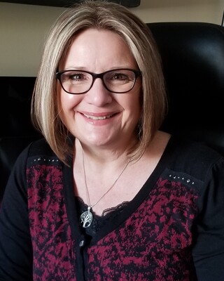 Photo of Evelyn de Mos, Registered Psychotherapist in Mississauga, ON