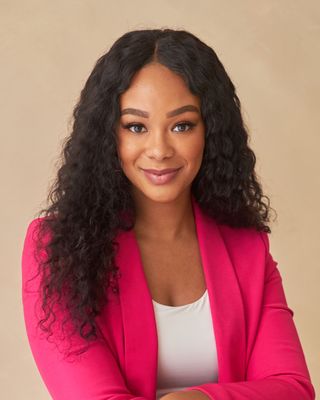 Photo of Symone De Bellotte, Registered Psychotherapist, MA, MACP
