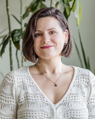 Photo of Élise Chaperon, Psychologist, PhD, PsyD