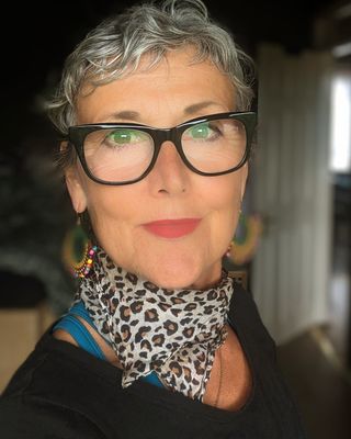 Photo of Heather Gani, Psychotherapist, MA, HCPC-Art Therap.