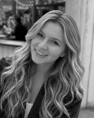 Photo of Lizzie Cooper, Pre-Licensed Professional, BA