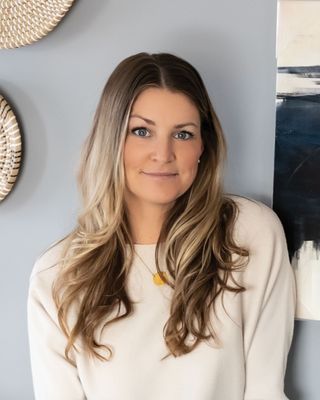 Photo of Sheena Reichert, Clinical Social Work/Therapist, MSW, RSW