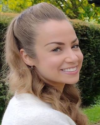 Photo of Dr Alexandra Markson, Psychologist, PsychD, HCPC - Couns. Psych.