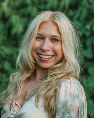 Photo of Halle Steingass, Clinical Social Work/Therapist, MSW, LISW, RYT-200