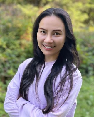 Photo of Grace Huang, Registered Psychotherapist (Qualifying), MDiv, RP (Q), LLB