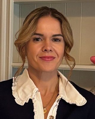 Photo of Sarah Lloyd, Psychotherapist, Pre-Accredited Member IACP