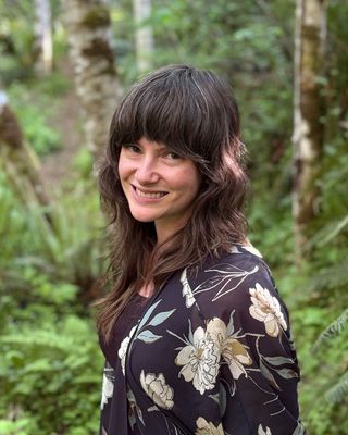 Photo of Lauren Banister, Marriage & Family Therapist Associate, AMFT, APCC