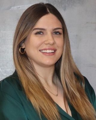 Photo of Cici Cadranel, Registered Psychotherapist (Qualifying)