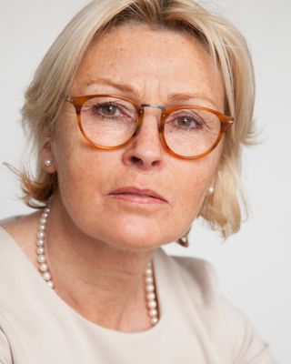 Photo of Kim Murray, Psychotherapist, PhD, MIACP