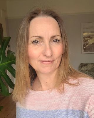 Photo of Jayne Cecchini, Psychotherapist, MNCPS Acc.