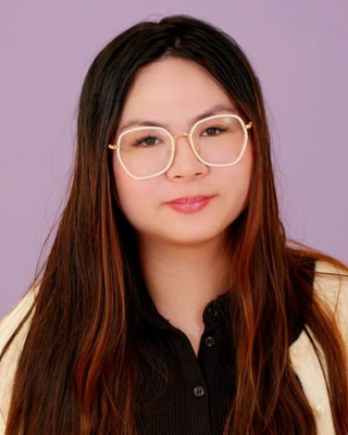 Photo of Viktoria Huang, HBA, MSW, RSW, Registered Social Worker in Hamilton