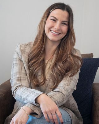 Photo of Zoe Eliopoulos, Registered Social Worker, RSW, BSW, EMDR