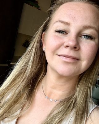 Photo of Amy Leigh, Psychotherapist, MSc, MBABCP