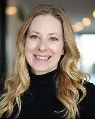 Photo of Alexis Robinson-Thome, Registered Social Worker, RSW, CPLC, CBT, MBCT, NIHB
