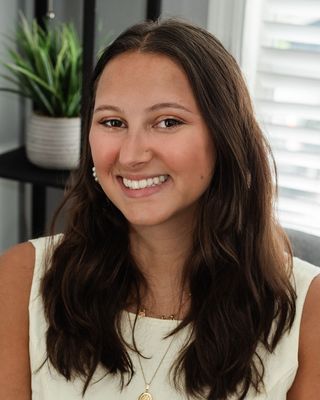 Photo of Carly Nash, Registered Mental Health Counselor Intern, MEd, RMHCI