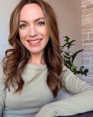 Photo of Kelly Emmett, Registered Psychotherapist, MEd, RP