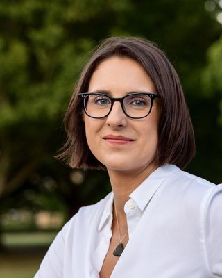 Photo of Vera Kong, Psychotherapist, MBACP Accred