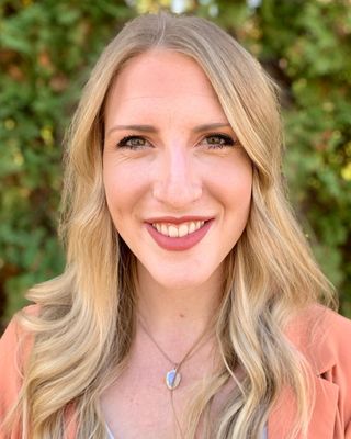 Photo of Elise Quam, Clinical Social Work/Therapist, MSW, LICSW