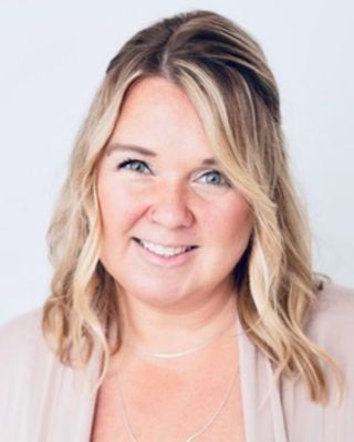 Photo of Megan Russis, Clinical Social Work/Therapist