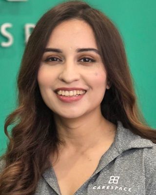 Photo of Momna Sajid, Registered Psychotherapist (Qualifying), BASc, MACP, RP (Q)