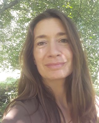 Photo of Naomi Fernwood, Psychotherapist, UKCP Trainee