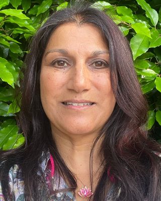 Photo of Muna Roberts, Psychotherapist