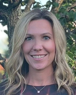 Photo of Holly Schumaker Levine, Pre-Licensed Professional, MA, CIT, EMDR