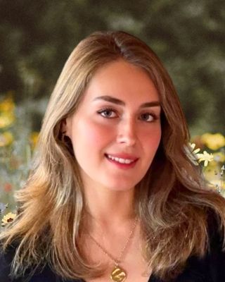 Photo of Siena Rose Dwonczyk, Psychotherapist, COSRT Reg.