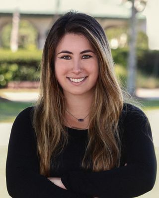 Photo of Nicole Kanaras, Registered Clinical Social Worker Intern, MSW, RCSWI
