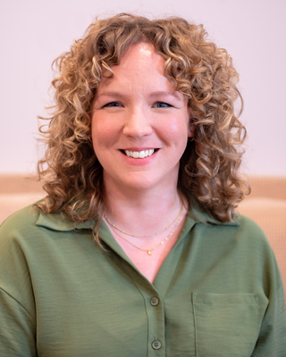 Photo of Hollie Anderson, Art Therapist, CMHCi, ATRi
