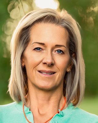 Photo of Sarah Hopton, Psychotherapist, MSc, SNCPS Acc.