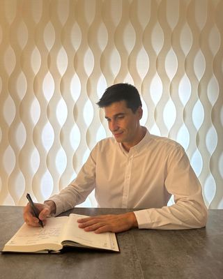 Foto de Alex Lozanov, Psicoterapeuta, Maestría, COPCV