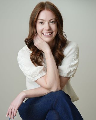 Photo of Laura Muench, Clinical Social Work/Therapist, MSW, LICSW