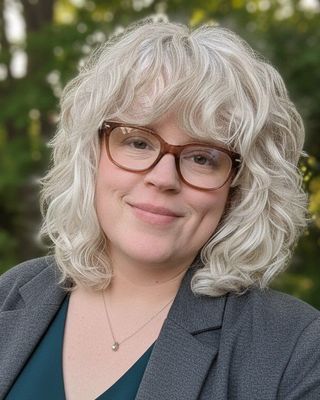 Photo of Jen Mirmira, Marriage & Family Therapist Associate, MA, AMFT