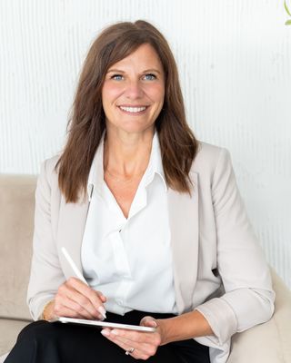 Photo of Carolyn Grainger, Registered Psychotherapist, MACP, MA, RP