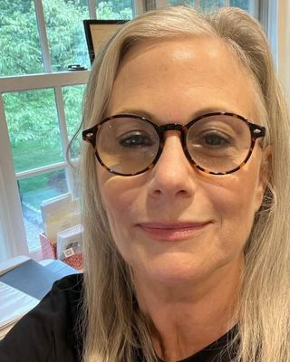 Photo of Mindy Utay, Clinical Social Work/Therapist, LCSW, JD