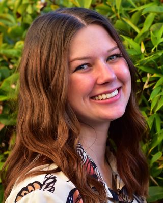 Photo of Julia Holmes, Pre-Licensed Professional, MFT-I