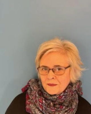 Photo of Carol Hounslow, Counsellor, MBBS, MBACP