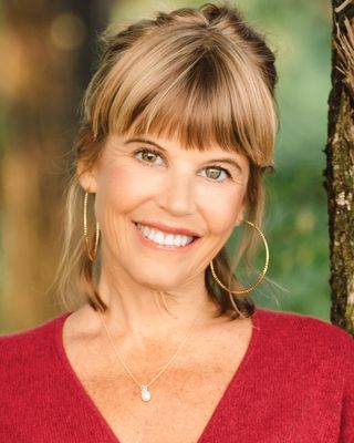 Photo of Erica Harris, Registered Psychotherapist (Qualifying), BHKin, DC, MACP