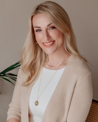 Photo of Amanda K Boer, Pre-Licensed Professional, MSW, BA, RYT-200