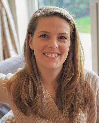 Photo of Nichola Calnan - Nichola Calnan CBT therapist, Psychotherapist, MSc, MBABCP
