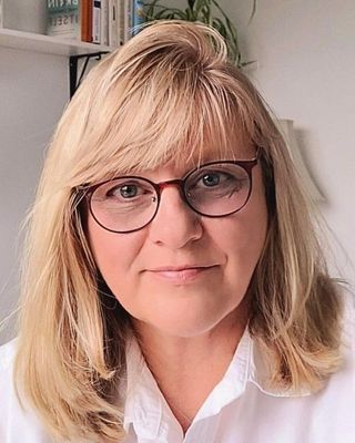 Photo of Anna Barth, Registered Psychotherapist, MA, RP
