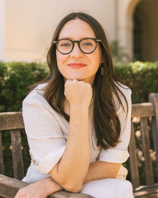 Photo of Janelle Dolrayne, Marriage & Family Therapist Associate, AMFT, MA, MFA, PMH-C