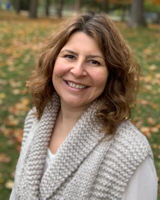 Photo of Gulin Aydin, EMDR Consultant, Depression, Anxiety, MSW, RSW, EMDR, Registered Social Worker in Waterloo