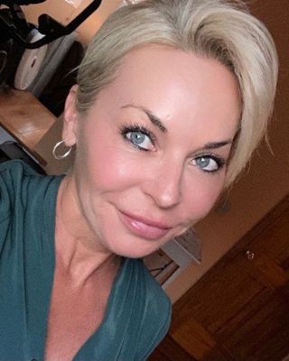 Photo of Lisa Turner, Psychiatric Nurse Practitioner, MSN, FNP-BC, PMHNP-