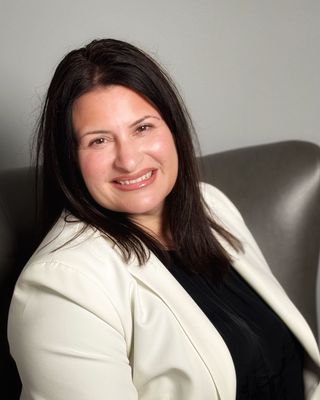 Photo of Robyn Giordano - Robyn Giordano - Women, Anxiety, Attachment, Clinical Social Work/Therapist, LCSW