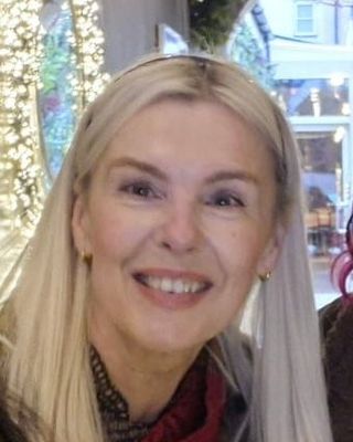 Photo of Liz McGinnes, Psychotherapist, MBABCP