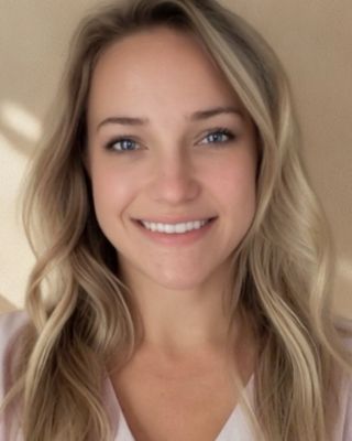 Photo of Erica Winter, Psychiatric Nurse Practitioner, MSN, APRN, PMHNPBC
